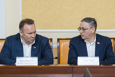 Руководство Заксобрания и лидеры фракций встретились с губернатором Евгением Солнцевым